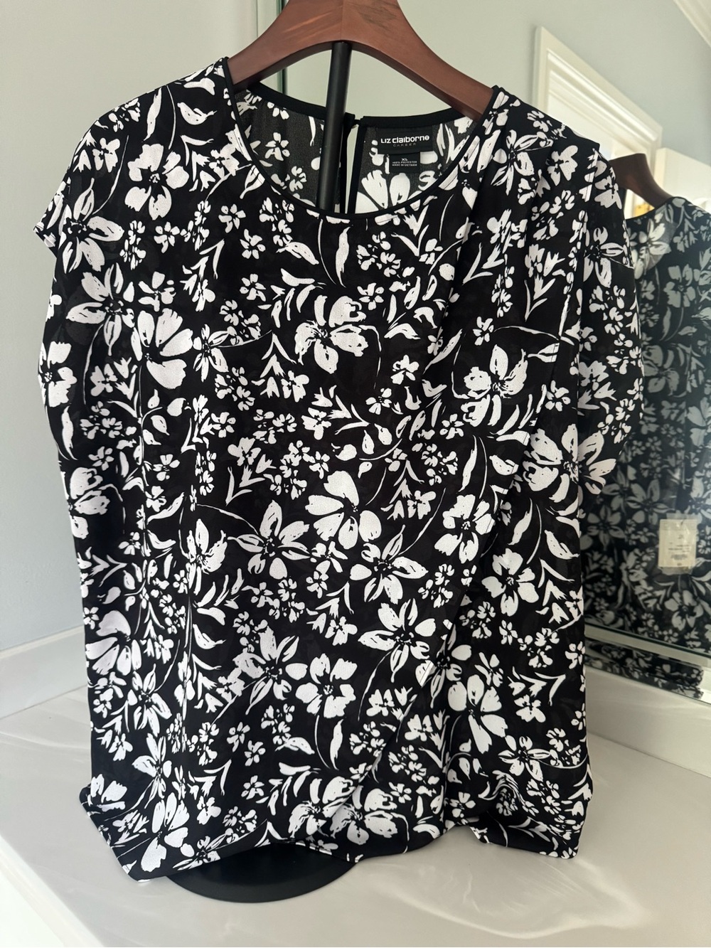 Liz Claiborne Black & White Floral Cap-Sleeve Top US XL